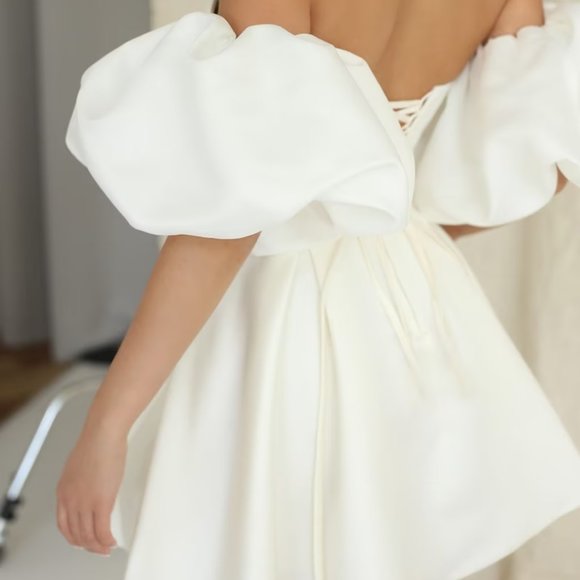 Short White Dress with Detachable Sleeves - Picture 9 of 10